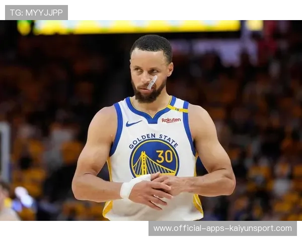 库里训练画面曝光状态依旧上佳，库里最新训练照这个发型太帅了继续期待