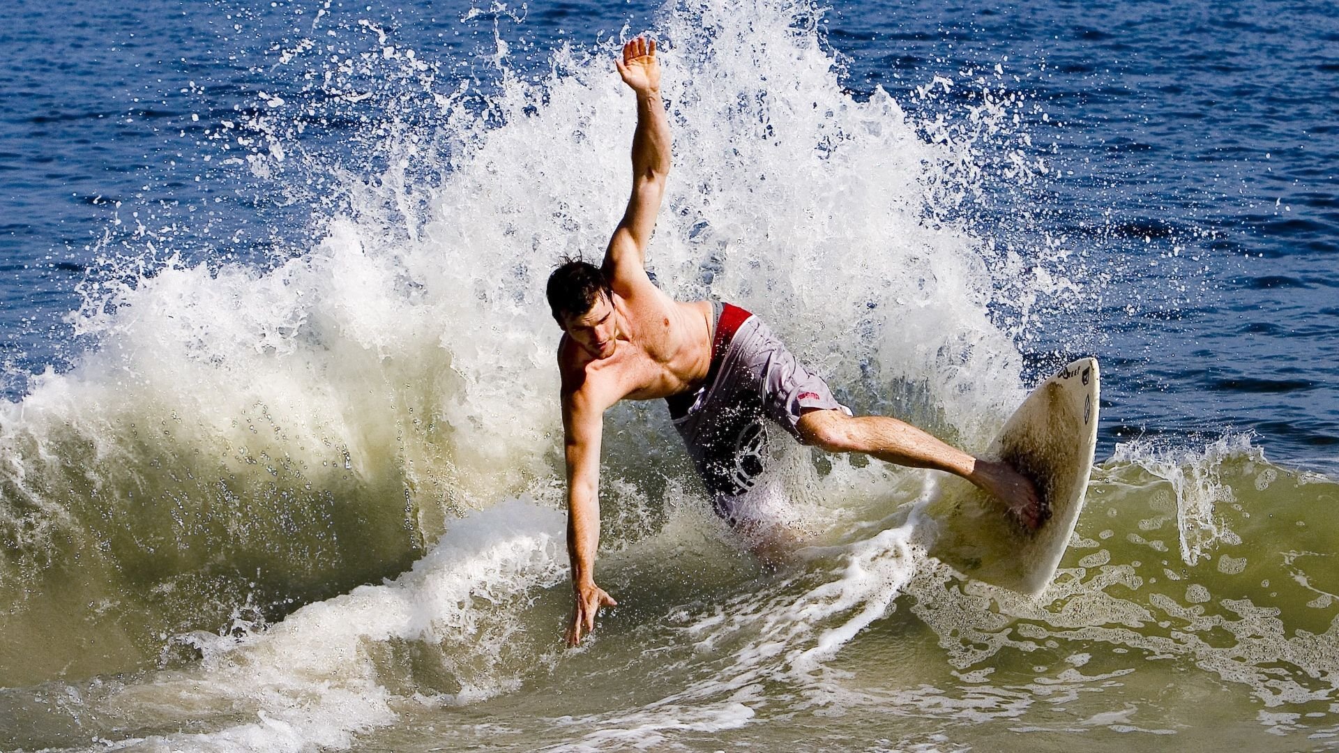 开云体育官方网站登陆-“胡利安·门德斯的进攻与防守双重威胁，助力美洲狮队实现突破”